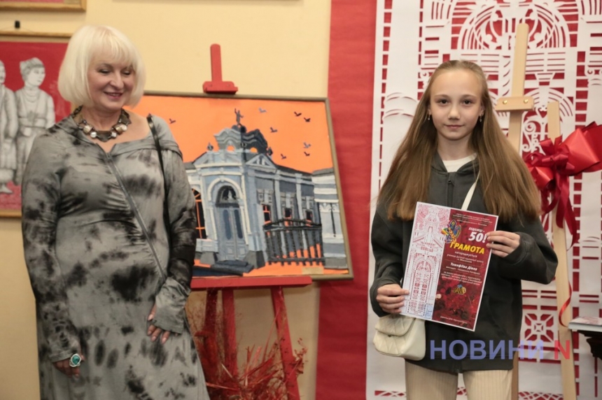 Полвека творческого полета: Детская художественная школа отметила юбилей яркой выставкой (фоторепортаж)
