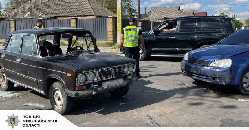 ВАЗ та Chevrolet зіткнулися на Миколаївщині: є постраждалий ВАЗ та Chevrolet зіткнулися на Миколаївщині: є постраждалий