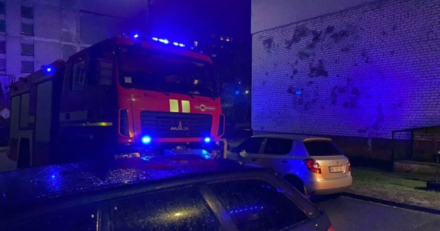 Из-за горящего балкона в николаевской девятиэтажке эвакуировали жителей Из-за горящего балкона в николаевской девятиэтажке эвакуировали жителей