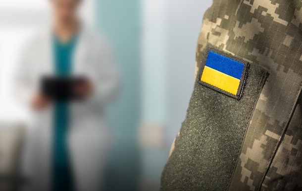 В Хмельницькому ТЦК чоловік зістрибнув з вікна другого поверху В Хмельницькому ТЦК чоловік зістрибнув з вікна другого поверху