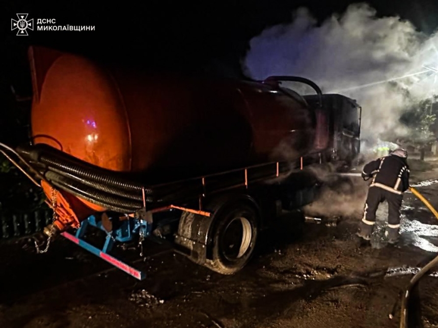 В Вознесенске горел грузовой автомобиль «Мерседес» - его подожгли В Вознесенске горел грузовой автомобиль «Мерседес» - его подожгли