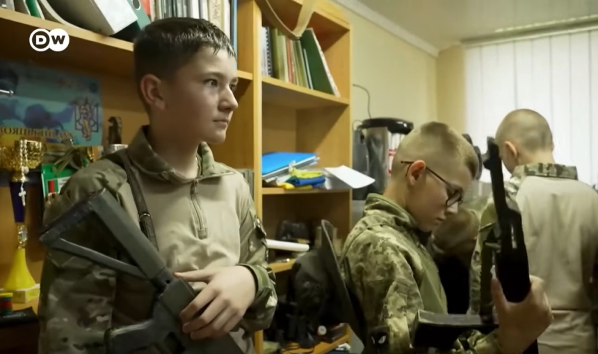 З 1 вересня у школах викладатимуть предмет із початковою військовою підготовкою З 1 вересня у школах викладатимуть предмет із початковою військовою підготовкою