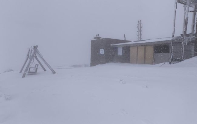 Прикарпатье утром засыпало снегом (видео) Прикарпатье утром засыпало снегом (видео)