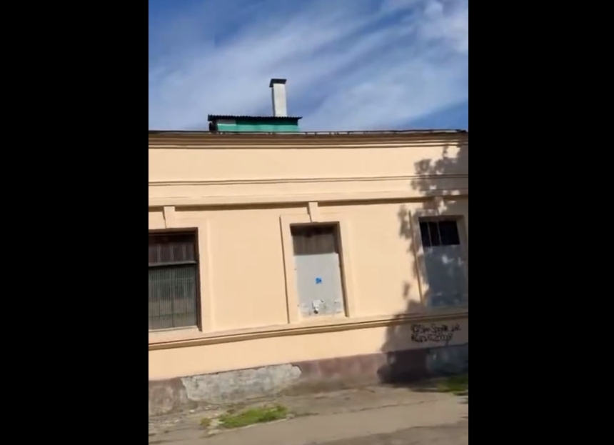 «Сморід на весь район»: хлібозавод у центрі Миколаєва перетворили на цех з копчення риби (відео) «Сморід на весь район»: хлібозавод у центрі Миколаєва перетворили на цех з копчення риби (відео)