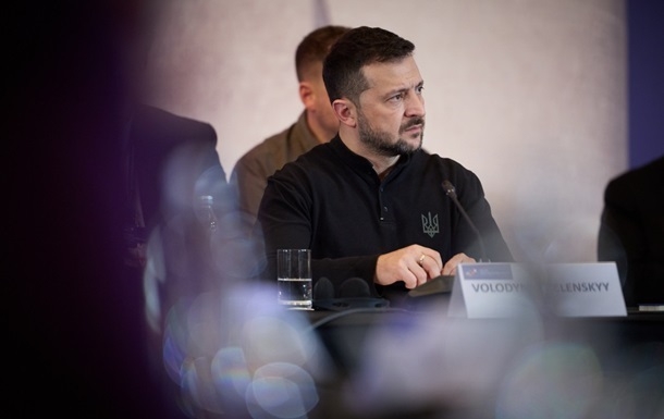 Зеленский отреагировал на идею Папы Римского о его посредничестве в восстановлении мира Зеленский отреагировал на идею Папы Римского о его посредничестве в восстановлении мира