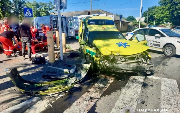 В Ізмаїлі швидка зіткнулася з легковиком, є жертва та постраждалі В Ізмаїлі швидка зіткнулася з легковиком, є жертва та постраждалі