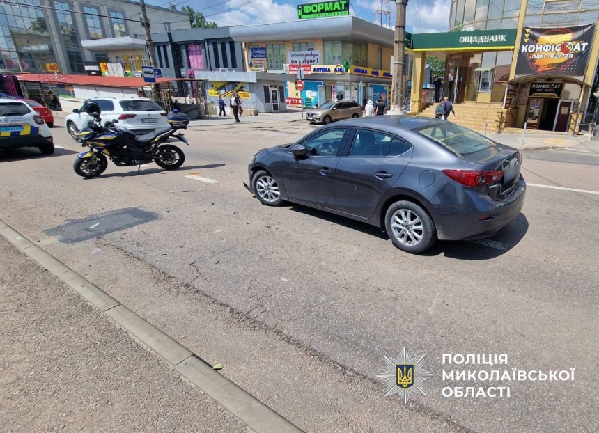 Поліція шукає свідків ДТП, у якій «Мазда» збила жінку в центрі Миколаєва Поліція шукає свідків ДТП, у якій «Мазда» збила жінку в центрі Миколаєва