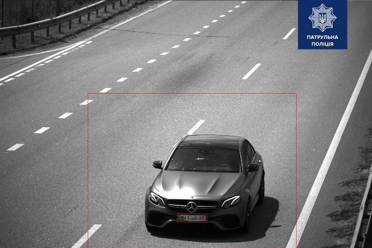 Камеры на дорогах начнут фиксировать проезд автомобилей на красный сигнал светофора Камеры на дорогах начнут фиксировать проезд автомобилей на красный сигнал светофора