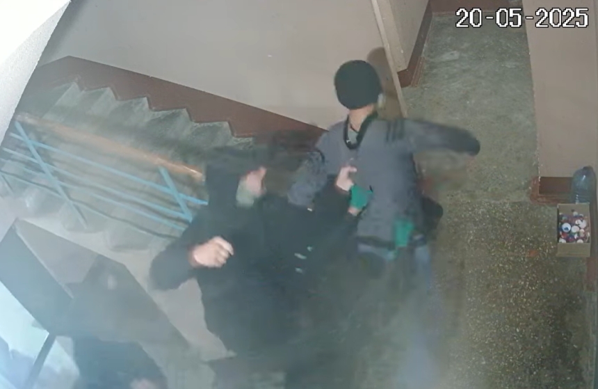 Похитили мужчину в подъезде Николаева, – соцсети (видео) Похитили мужчину в подъезде Николаева, – соцсети (видео)