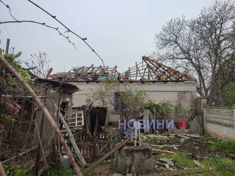 Ворог атакував Миколаївську область - пошкоджено два будинки Ворог атакував Миколаївську область - пошкоджено два будинки