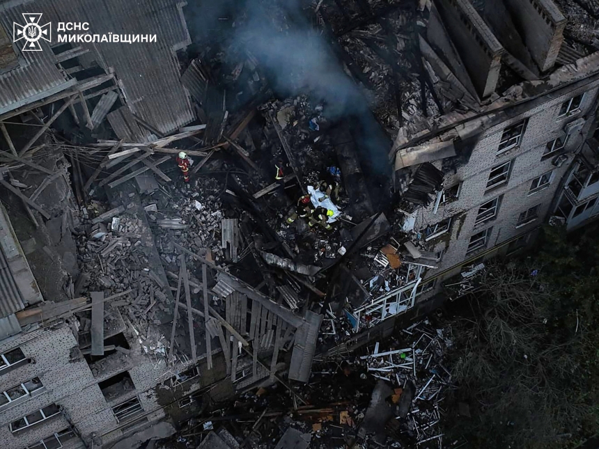 Фото и видео последствий атаки на Николаев Фото и видео последствий атаки на Николаев