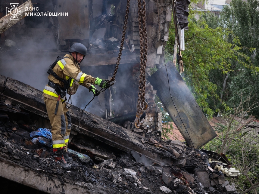 В Украине в результате ночной атаки погибли 12 человек, более 60 ранены В Украине в результате ночной атаки погибли 12 человек, более 60 ранены