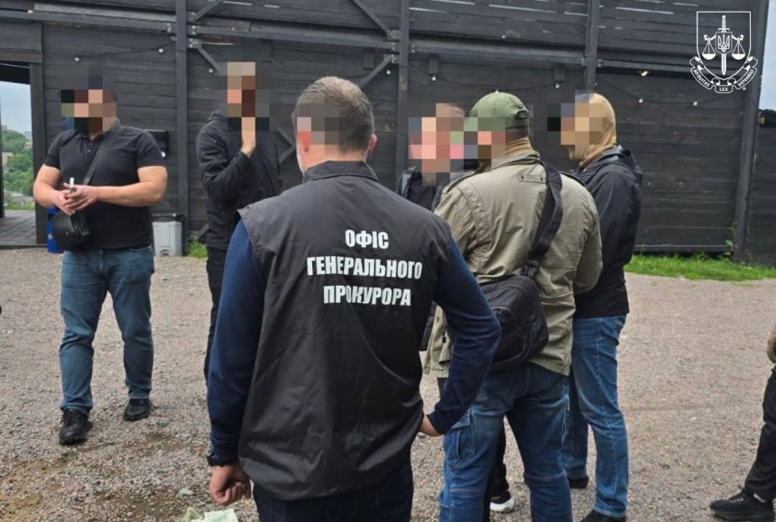 Задержан прокурор, требовавший $10 000 взятки за влияние на ход дела Задержан прокурор, требовавший $10 000 взятки за влияние на ход дела
