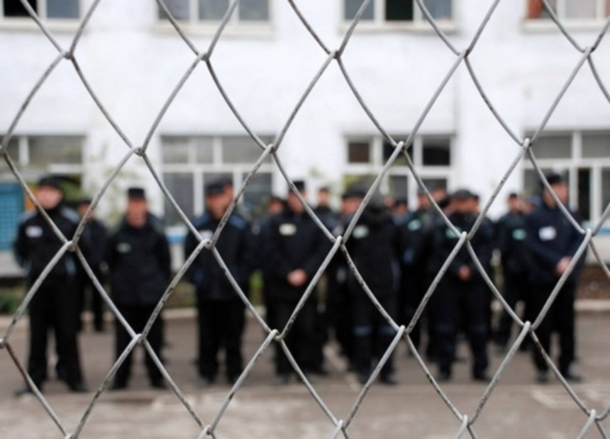 Росіяни вивезли з тюрем Миколаївської та Херсонської областей 1800 ув'язнених Росіяни вивезли з тюрем Миколаївської та Херсонської областей 1800 ув'язнених