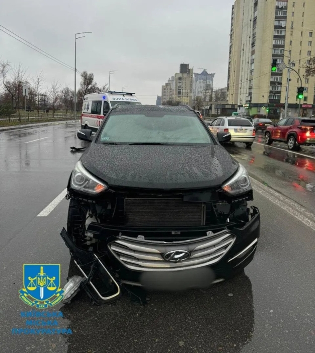 У Києві п'яний таксист збив на смерть жінку на переході та втік У Києві п'яний таксист збив на смерть жінку на переході та втік