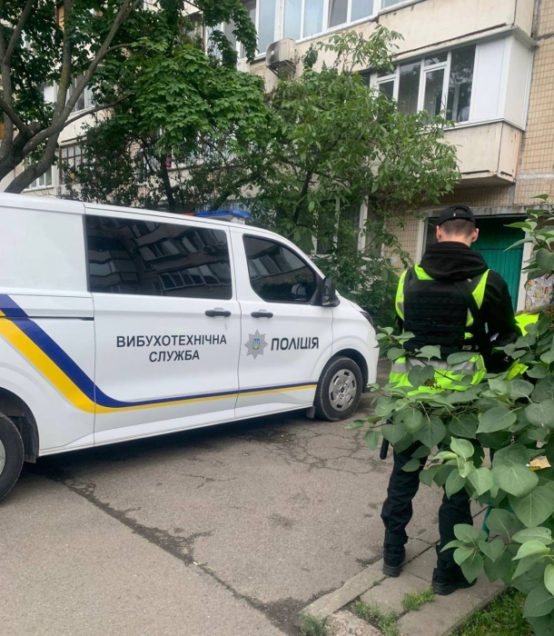 Возле жилого дома в Киеве раздался взрыв: неизвестный бросил гранату Возле жилого дома в Киеве раздался взрыв: неизвестный бросил гранату