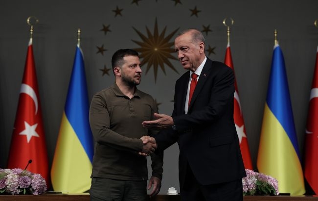 Зеленський поговорить з Ердоганом перед зустріччю України та РФ Зеленський поговорить з Ердоганом перед зустріччю України та РФ