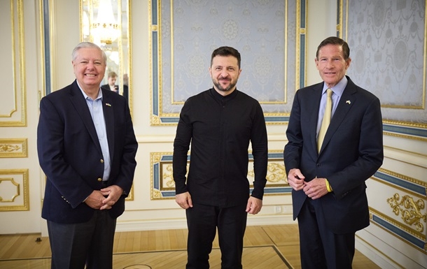 Зеленський зустрівся із двома сенаторами США Зеленський зустрівся із двома сенаторами США