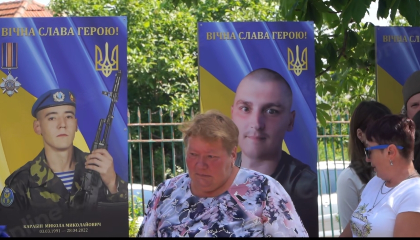 У гімназії Миколаєва відкрили Алею слави (відео) У гімназії Миколаєва відкрили Алею слави (відео)