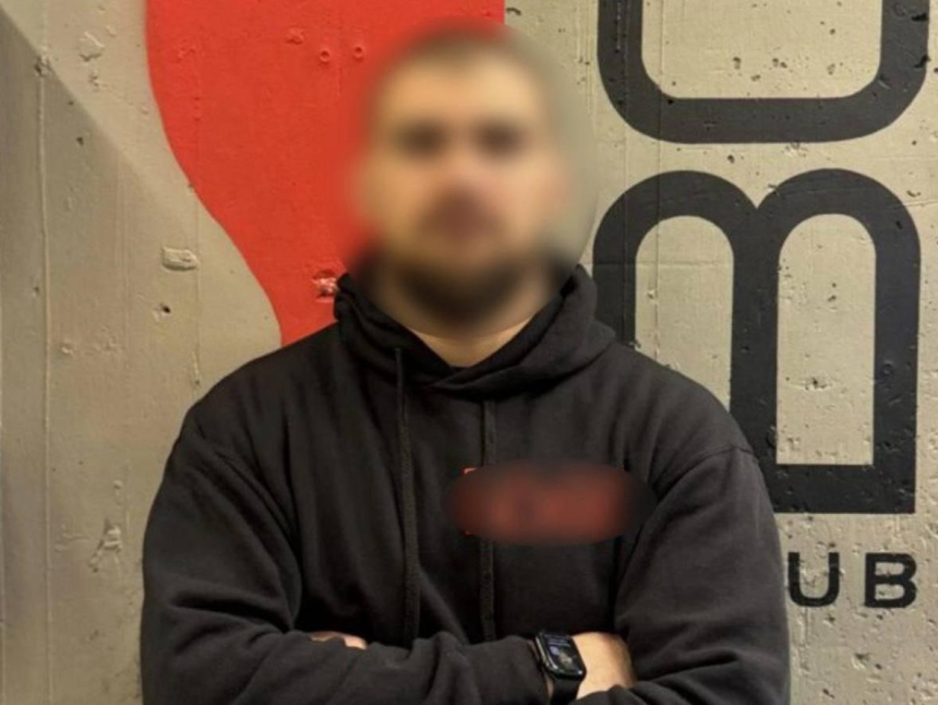 На блокпосту в Киеве пьяный мастер спорта по ММА ударил нацгвардейца На блокпосту в Киеве пьяный мастер спорта по ММА ударил нацгвардейца