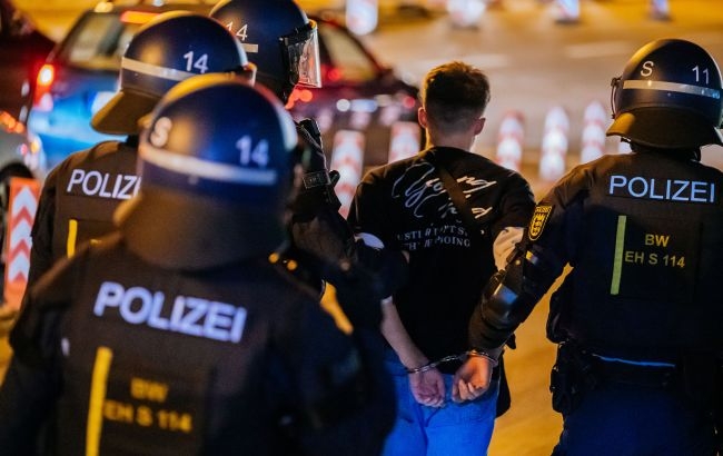 Чоловік в'їхав у натовп в Німеччині: серед постраждалих - його дружина та донька Чоловік в'їхав у натовп в Німеччині: серед постраждалих - його дружина та донька
