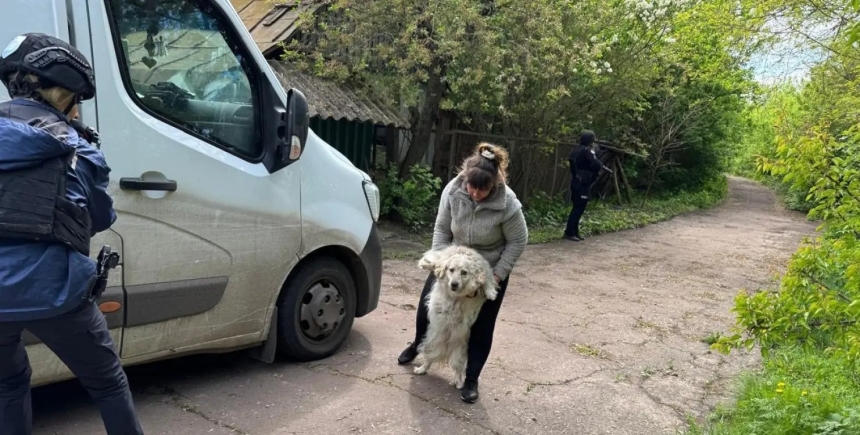 На Сумщині люди відмовляються евакуюватись із прикордонної зони (відео) На Сумщині люди відмовляються евакуюватись із прикордонної зони (відео)