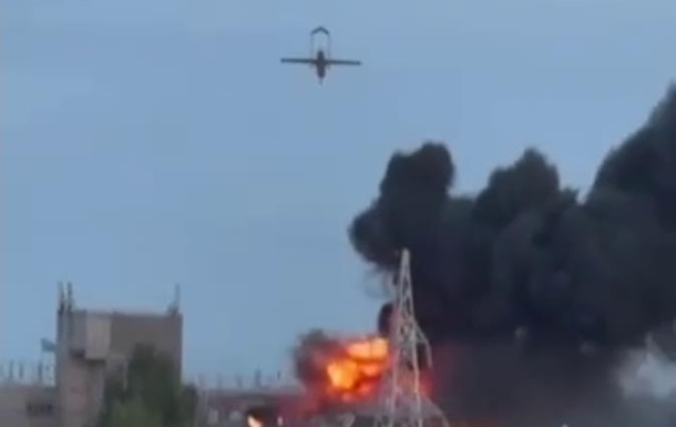 У Чебоксарах потужні влучання та пожежа, палає завод, - соцмережі (відео) У Чебоксарах потужні влучання та пожежа, палає завод, - соцмережі (відео)