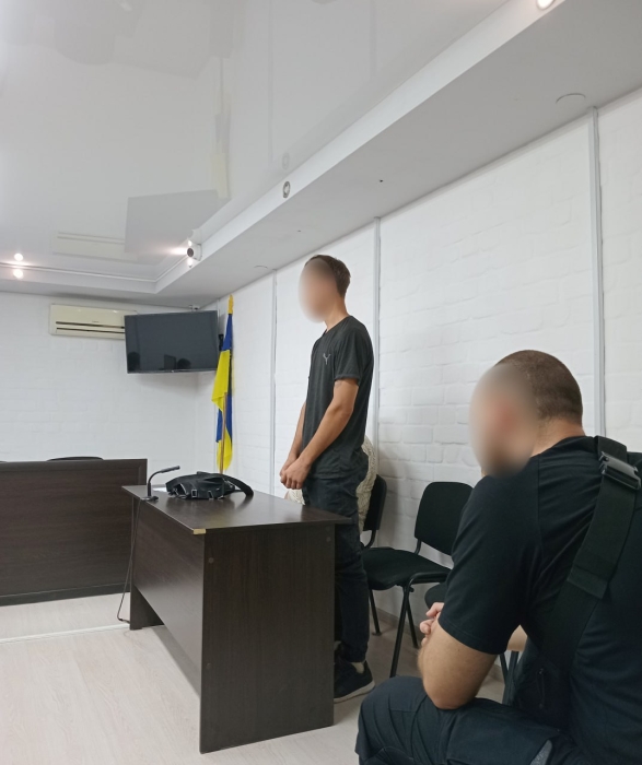 Теракт біля військкомату у Миколаєві: суд заарештував 18-річного підозрюваного (фото) Теракт біля військкомату у Миколаєві: суд заарештував 18-річного підозрюваного (фото)