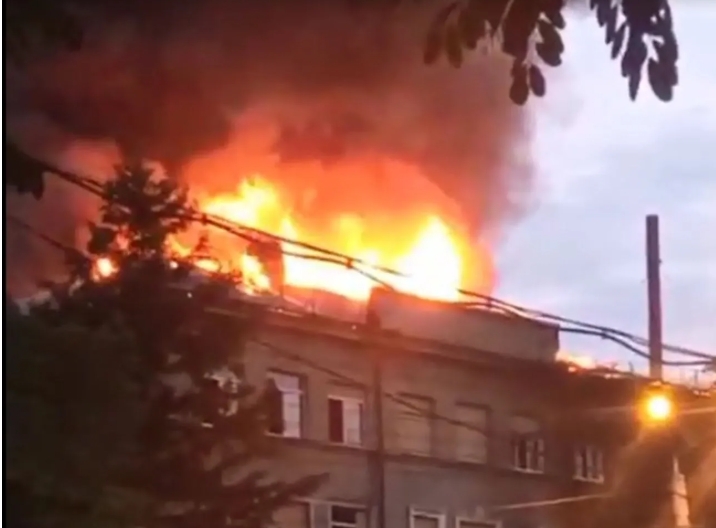 В здании ТЦК произошел пожар (видео) В здании ТЦК произошел пожар (видео)