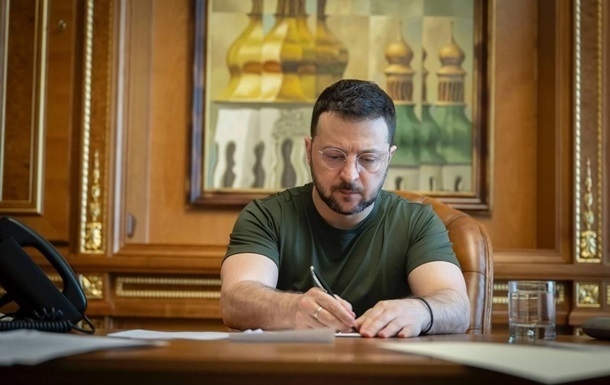 Зеленский подписал закон о соцзащите журналистов Зеленский подписал закон о соцзащите журналистов