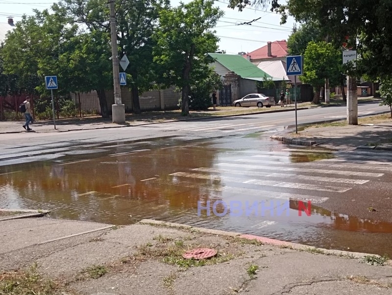 Промивка мереж: у «Миколаївводоканалі» пояснили потоп у центрі міста Промивка мереж: у «Миколаївводоканалі» пояснили потоп у центрі міста