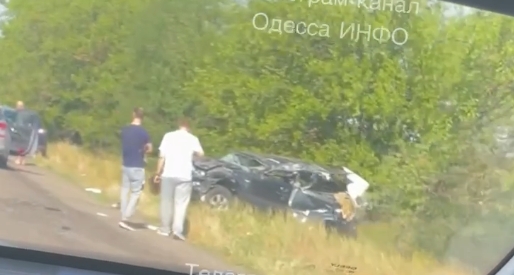 Позашляховик перекинувся після зіткнення з фурою під Миколаєвом: троє постраждалих (відео) Позашляховик перекинувся після зіткнення з фурою під Миколаєвом: троє постраждалих (відео)