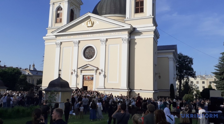 Видео "штурма" Свято-Духовского собора в Черновцах Видео "штурма" Свято-Духовского собора в Черновцах