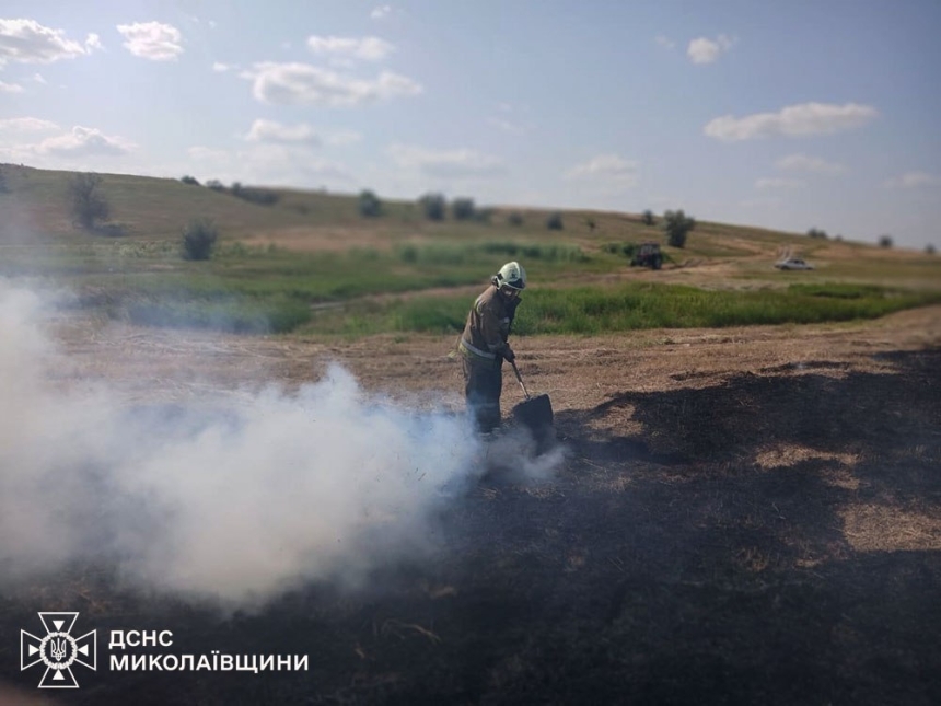 Під Миколаєвом згоріло ячмінне поле Під Миколаєвом згоріло ячмінне поле