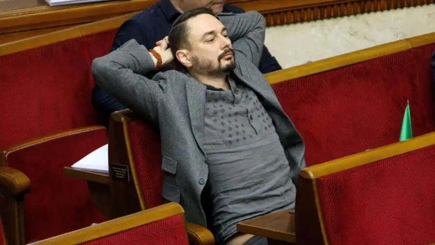 Нардеп від "Слуги народу" назвав українців головним джерелом корупції Нардеп від "Слуги народу" назвав українців головним джерелом корупції