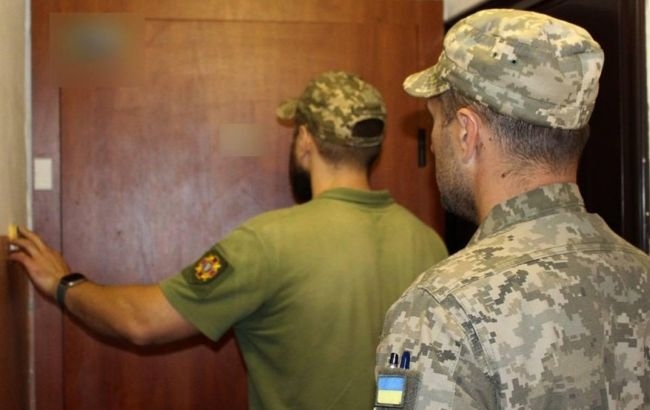 В Харькове работники ТЦК применили силу к адвокату В Харькове работники ТЦК применили силу к адвокату