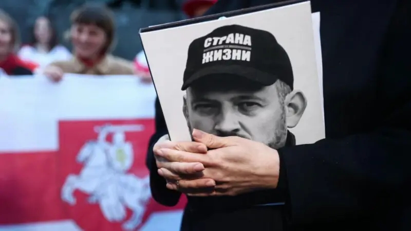 После визита Келлога в Беларусь на свободу вышли 14 политзаключенных: среди них известные оппозиционеры После визита Келлога в Беларусь на свободу вышли 14 политзаключенных: среди них известные оппозиционеры