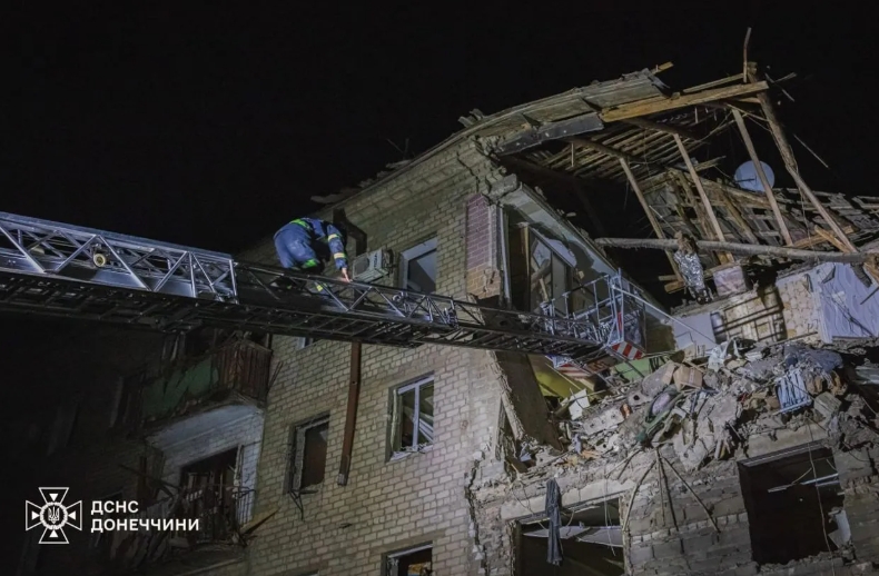 В Краматорске из-за авиаудара разрушен дом: пострадали люди В Краматорске из-за авиаудара разрушен дом: пострадали люди