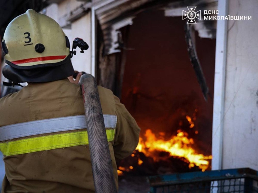Ворог обстрілював Миколаївську область: виникли пожежі Ворог обстрілював Миколаївську область: виникли пожежі