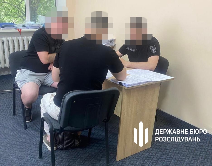 Комбат ЗСУ незаконно виплатив 1 млн грн "бойових" Комбат ЗСУ незаконно виплатив 1 млн грн "бойових"