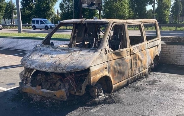 У поліції назвали кількість підпалів автомобілів військових У поліції назвали кількість підпалів автомобілів військових
