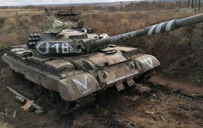 Росія кинула на фронт старі танки Т-62 через нестачу техніки, - ГУР Росія кинула на фронт старі танки Т-62 через нестачу техніки, - ГУР