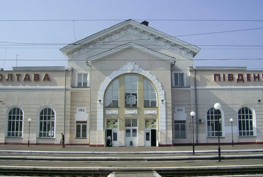 Нічний удар по Полтаві: пошкоджено залізничний вокзал Нічний удар по Полтаві: пошкоджено залізничний вокзал