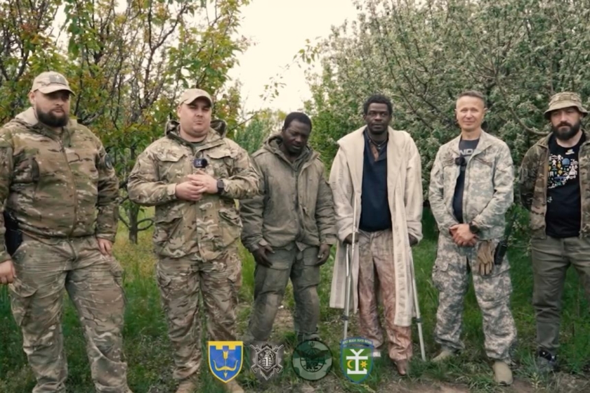 Сили оборони взяли в полон двох камерунців: як вони потрапили на війну проти України Сили оборони взяли в полон двох камерунців: як вони потрапили на війну проти України
