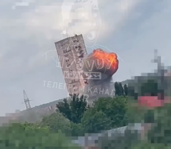 Дрон атаковал ТЦК в Кривом Роге: есть пострадавшие (видео) Дрон атаковал ТЦК в Кривом Роге: есть пострадавшие (видео)