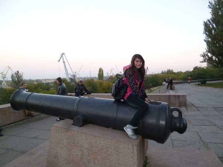 «Двести лет ни в кого не стреляла»: в Николаеве краевед в стихах попрощался с пушкой на БАМе «Двести лет ни в кого не стреляла»: в Николаеве краевед в стихах попрощался с пушкой на БАМе