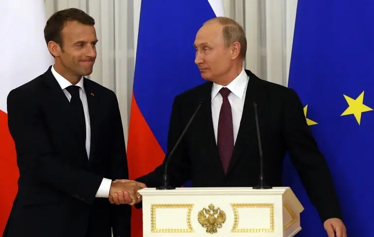 Макрон вперше за 3 роки поговорив з Путіним Макрон вперше за 3 роки поговорив з Путіним