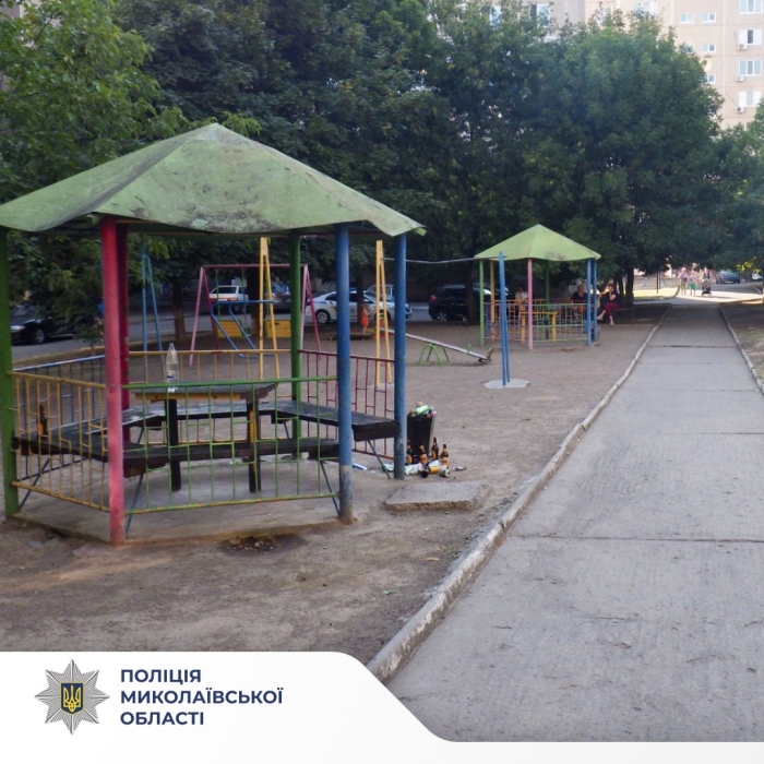 На дитячому майданчику в Південноукраїнську вдарили ножем чоловіка На дитячому майданчику в Південноукраїнську вдарили ножем чоловіка