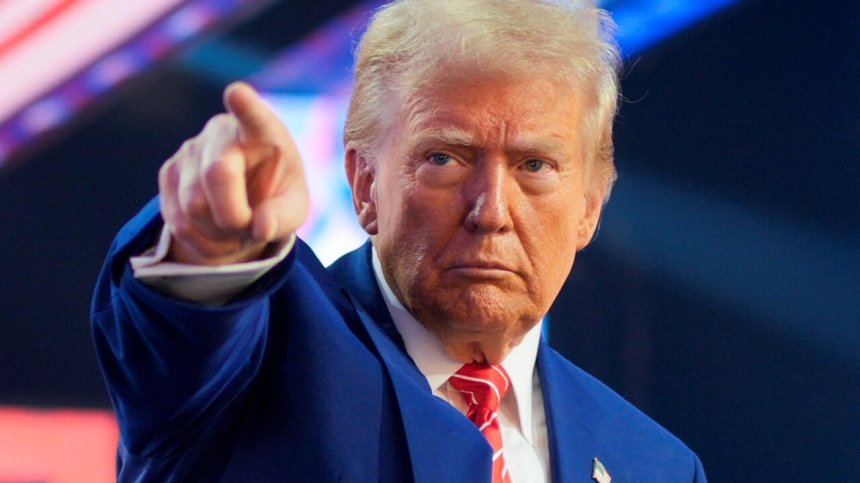 Трамп заявил, что не знает, кто остановил поставки оружия Украине Трамп заявил, что не знает, кто остановил поставки оружия Украине