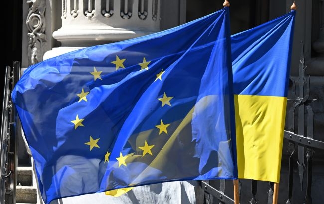 ЕС намерен выделить на поддержку Украины 100 млрд евро: Bloomberg узнало детали ЕС намерен выделить на поддержку Украины 100 млрд евро: Bloomberg узнало детали